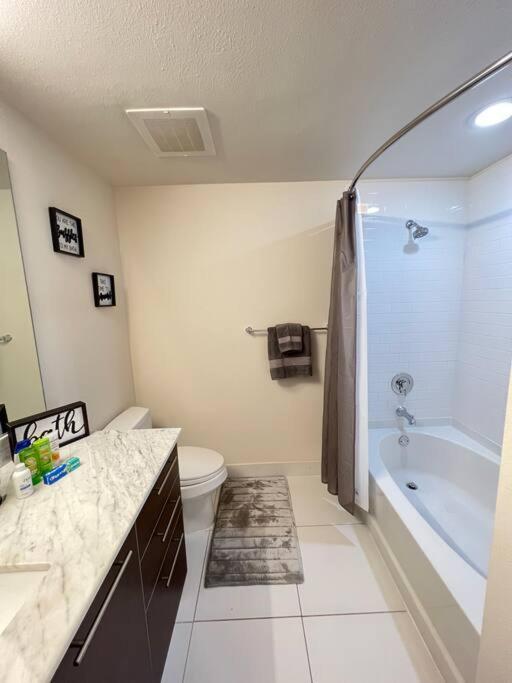 Luxury Apt 3 Mins To Dt Tampa -Pool-Gym-Balcony Bagian luar foto