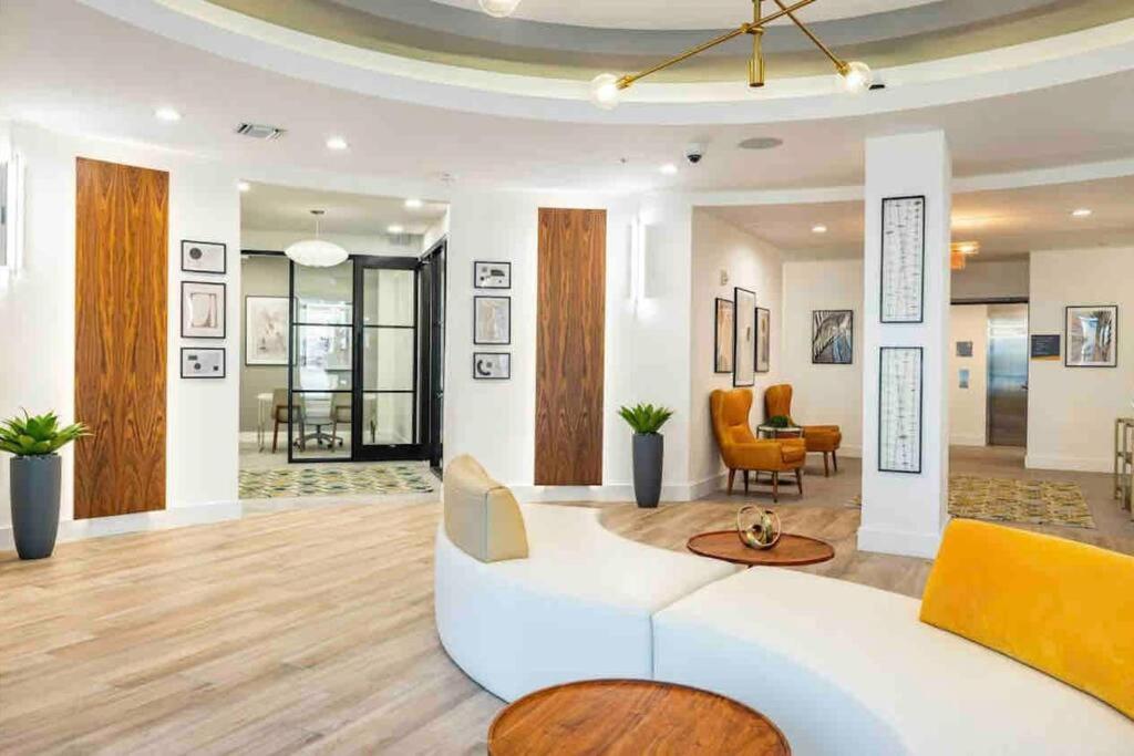 Luxury Apt 3 Mins To Dt Tampa -Pool-Gym-Balcony Bagian luar foto