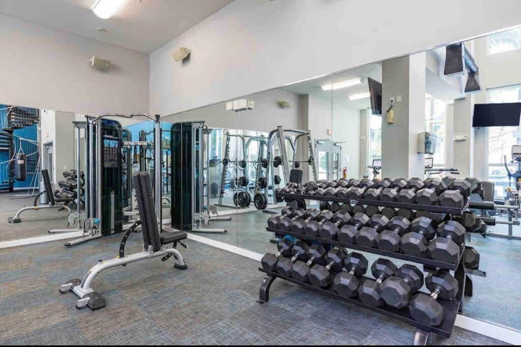 Luxury Apt 3 Mins To Dt Tampa -Pool-Gym-Balcony Bagian luar foto