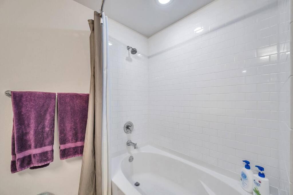 Luxury Apt 3 Mins To Dt Tampa -Pool-Gym-Balcony Bagian luar foto