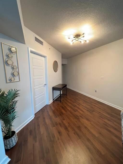 Luxury Apt 3 Mins To Dt Tampa -Pool-Gym-Balcony Bagian luar foto