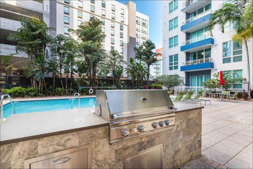 Luxury Apt 3 Mins To Dt Tampa -Pool-Gym-Balcony Bagian luar foto