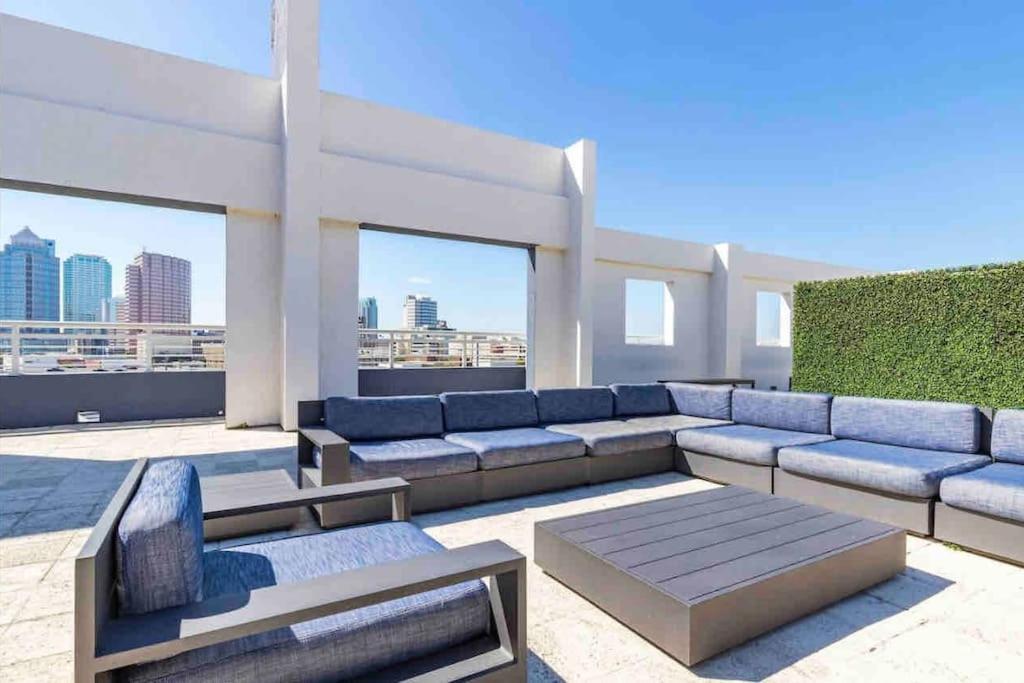 Luxury Apt 3 Mins To Dt Tampa -Pool-Gym-Balcony Bagian luar foto