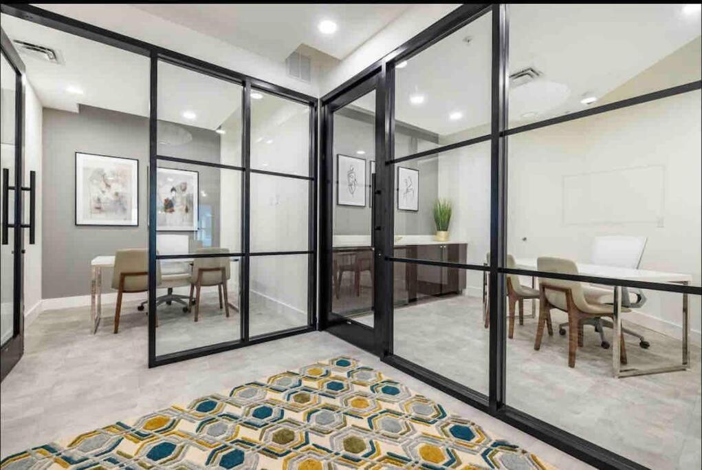 Luxury Apt 3 Mins To Dt Tampa -Pool-Gym-Balcony Bagian luar foto