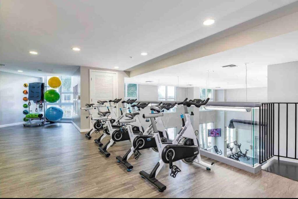 Luxury Apt 3 Mins To Dt Tampa -Pool-Gym-Balcony Bagian luar foto