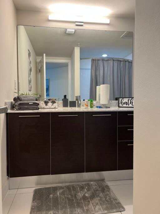 Luxury Apt 3 Mins To Dt Tampa -Pool-Gym-Balcony Bagian luar foto