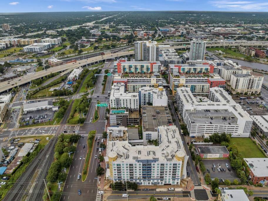 Luxury Apt 3 Mins To Dt Tampa -Pool-Gym-Balcony Bagian luar foto